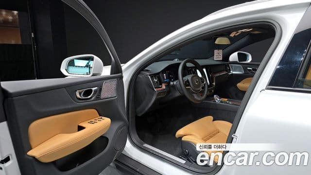 Volvo V60 Cross Country 2세대 B5 Ultimate AWD, 2023 10