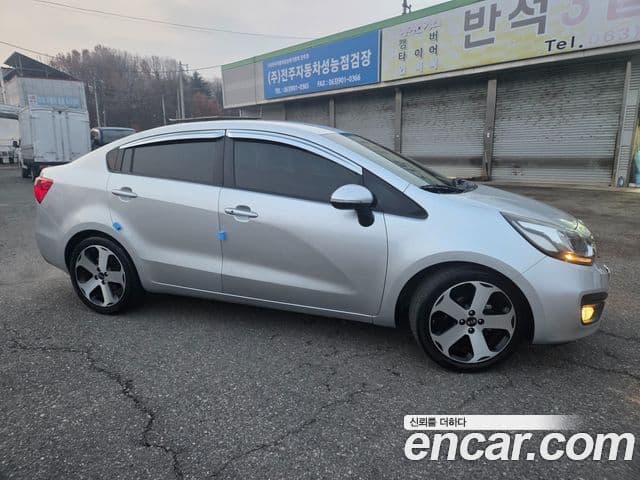 Kia All New Pride Prestige, 2013 3