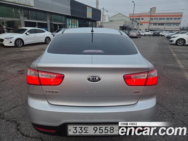 Kia All New Pride Prestige, 2013 4