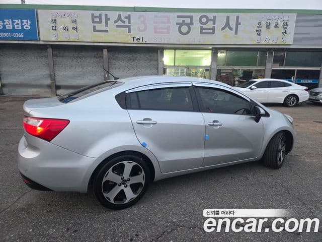 Kia All New Pride Prestige, 2013 6