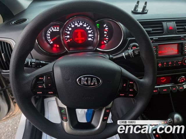 Kia All New Pride Prestige, 2013 17