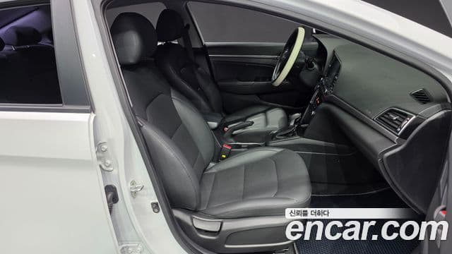 Hyundai Avante AD 1.6 GDI Value Plus, 2018 10