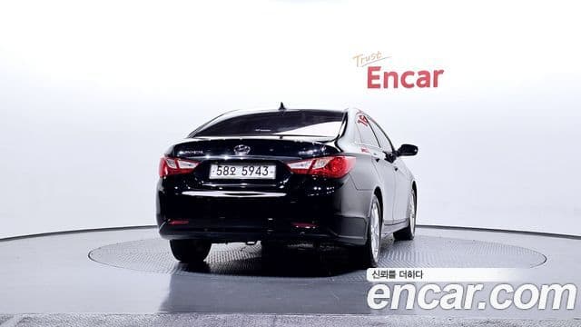 Hyundai YF Sonata LPI Premier(для людей с инвалидностью), 2010 4