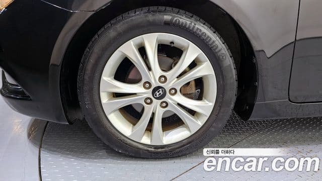 Hyundai YF Sonata LPI Premier(для людей с инвалидностью), 2010 все фото