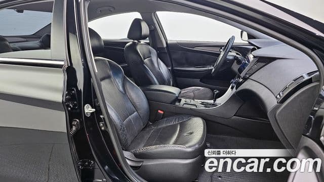 Hyundai YF Sonata LPI Premier(для людей с инвалидностью), 2010 10