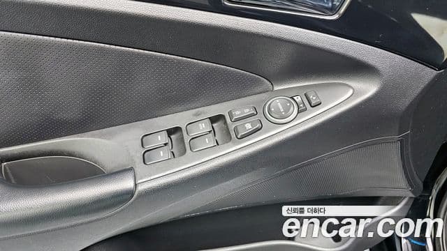 Hyundai YF Sonata LPI Premier(для людей с инвалидностью), 2010 17