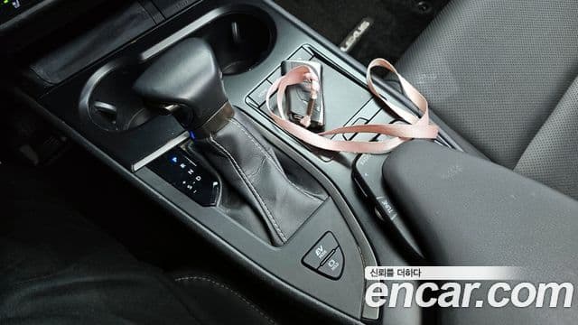 Lexus UX250h, 2022 9