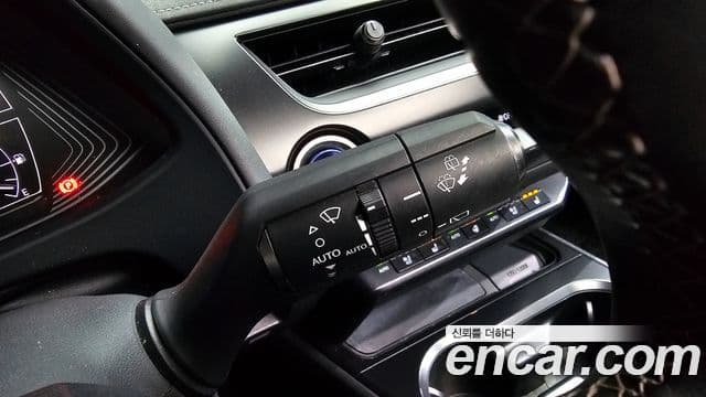 Lexus UX250h, 2022 17