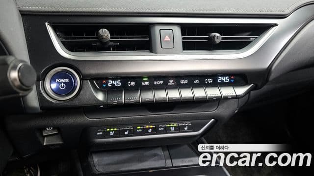 Lexus UX250h, 2022 19