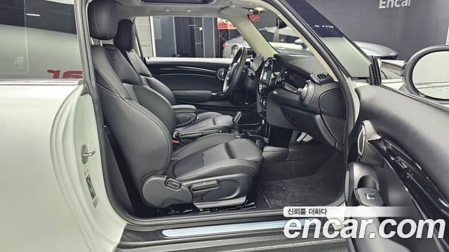 Mini Cooper 3세대, 2024 11