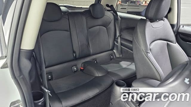 Mini Cooper 3세대, 2024 12