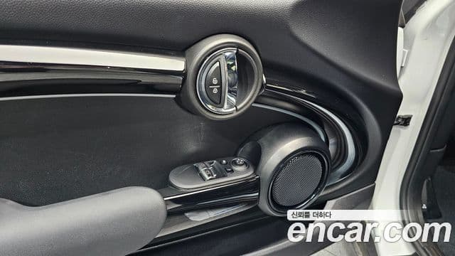 Mini Cooper 3세대, 2024 17