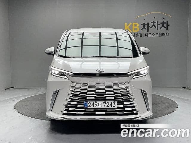Lexus LM 2세대 Executive, 2025 3
