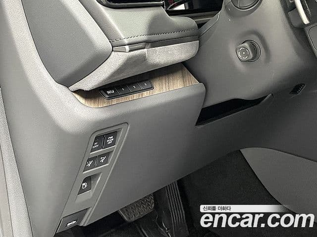 Lexus LM 2세대 Executive, 2025 15