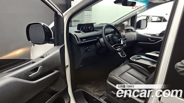 Hyundai Staria Modern, 2025 10