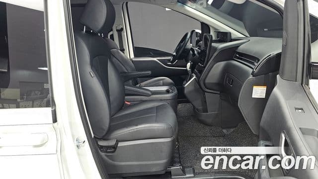 Hyundai Staria Modern, 2025 11