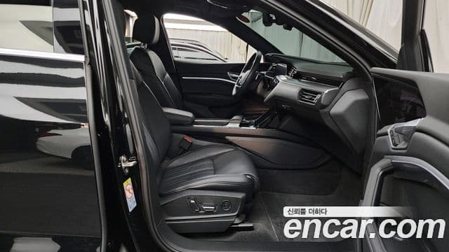 Audi e-Tron, 2022 11