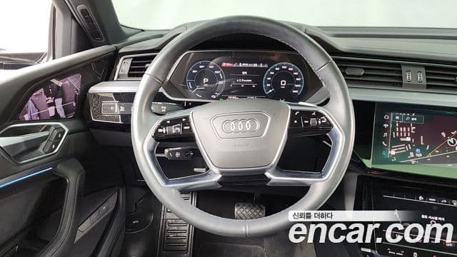 Audi e-Tron, 2022 13