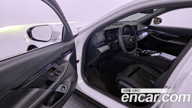 BMW 5시리즈 (G60), 2025 10
