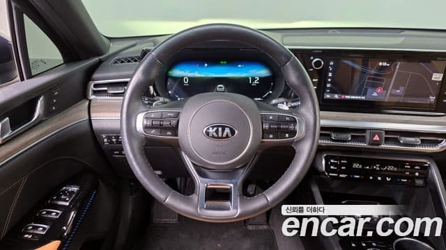 Kia K5 гибрид 3세대 Signature, 2021 13