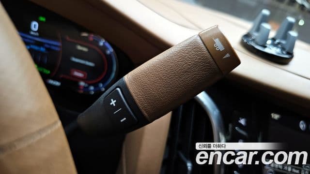 Cadillac Escalade 4세대, 2016 9