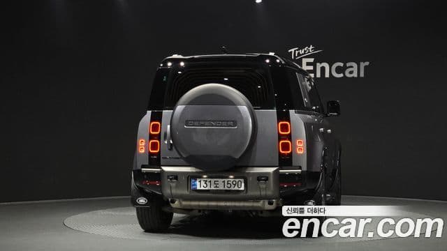 Land Rover Defender (L663) 110 P300 X-Dynamic SE, 2024 4