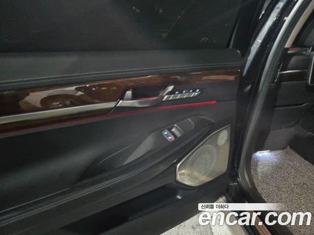 Genesis EQ900 Prestige, 2016 9