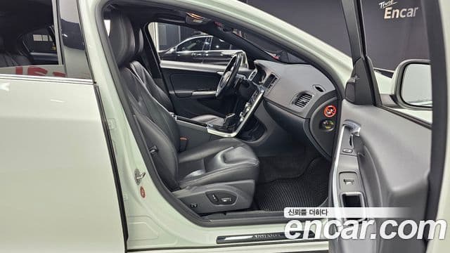 Volvo S60 2세대, 2015 11