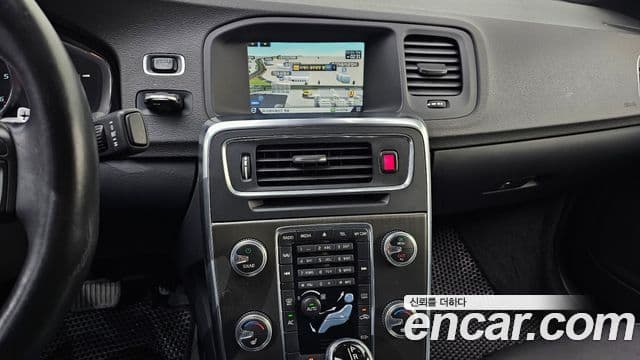 Volvo S60 2세대, 2015 14