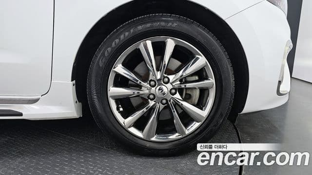 Kia The / новый New Carnival Special, 2020 все фото