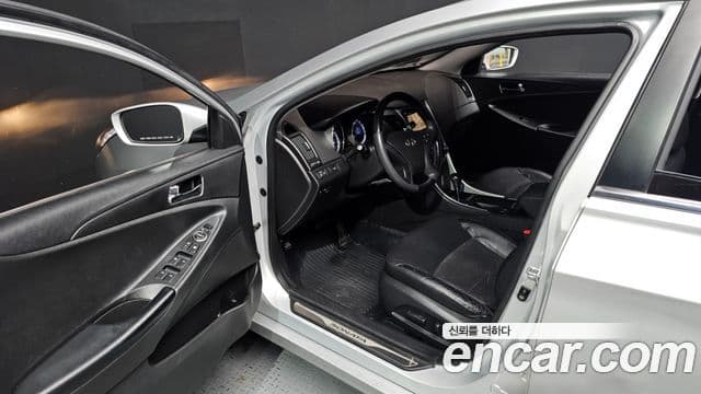 Hyundai YF Sonata LPI top, 2010 10