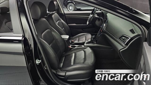 Hyundai Avante AD 1.6 GDI Smart, 2016 10