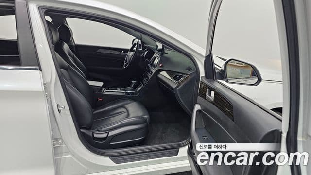 Hyundai LF Sonata Special, 2017 10