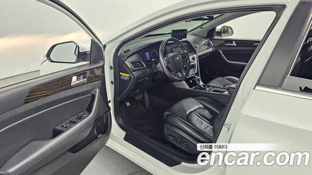 Hyundai LF Sonata Special, 2017 11