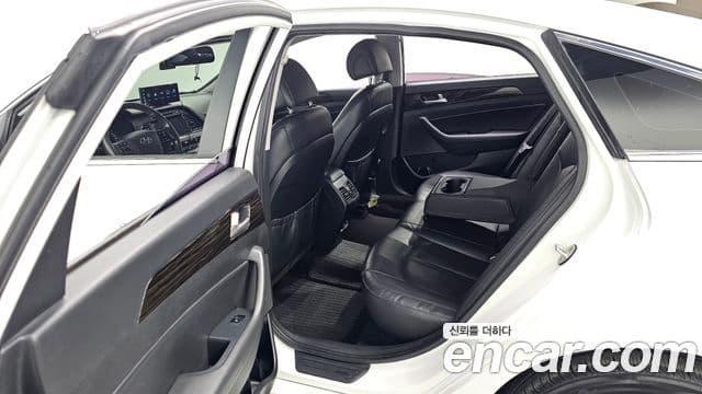 Hyundai LF Sonata Special, 2017 12