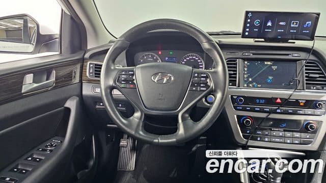 Hyundai LF Sonata Special, 2017 13