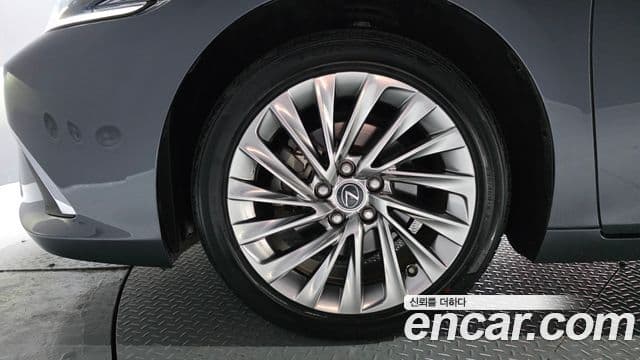 Lexus ES300h 7세대 Executive, 2024 все фото