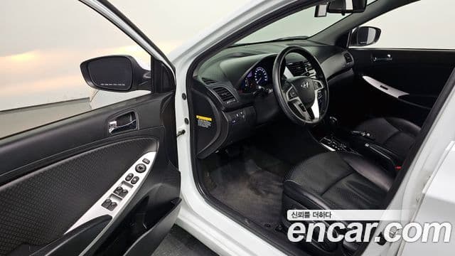 Hyundai Accent(новый кузов / новое поколение) 1.6 GDI top, 2012 12