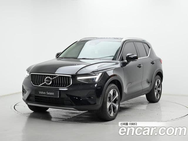 Volvo XC40 B4 Ultra Bright, 2025 1