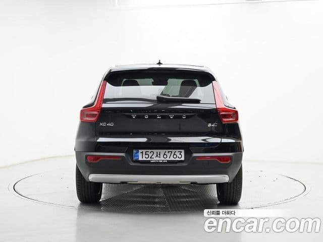 Volvo XC40 B4 Ultra Bright, 2025 4