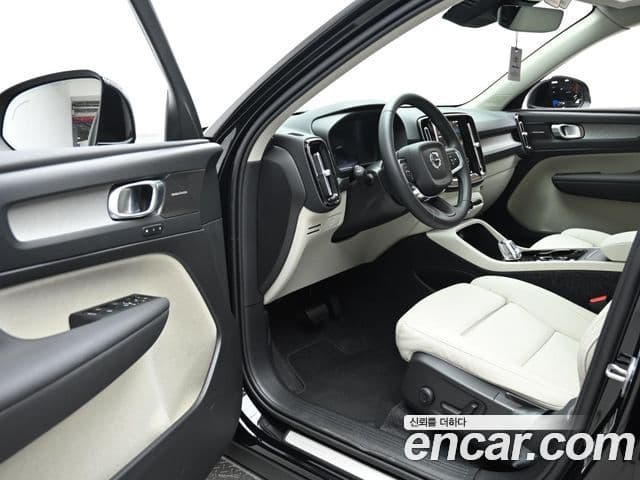 Volvo XC40 B4 Ultra Bright, 2025 11