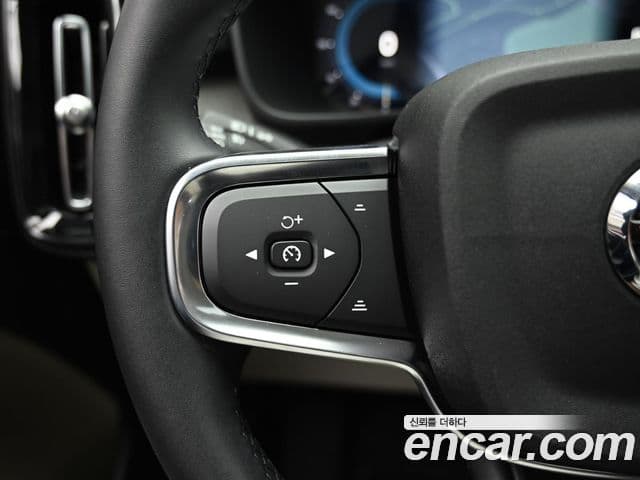 Volvo XC40 B4 Ultra Bright, 2025 18