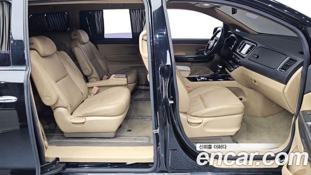 Kia All New Carnival Luxury, 2018 10