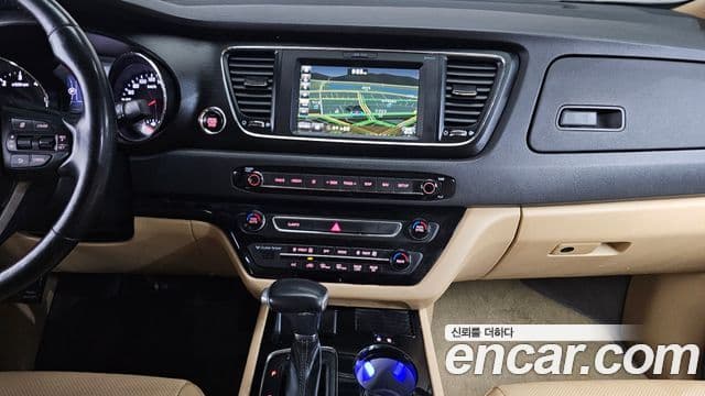 Kia All New Carnival Luxury, 2018 15