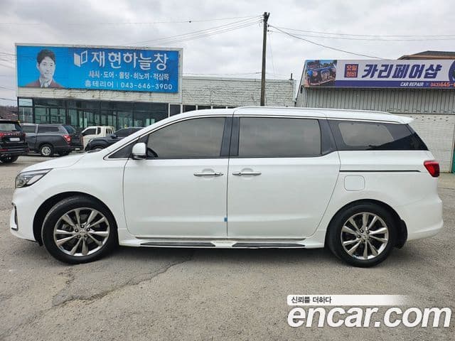 Kia The / новый New Carnival VIP, 2019 все фото