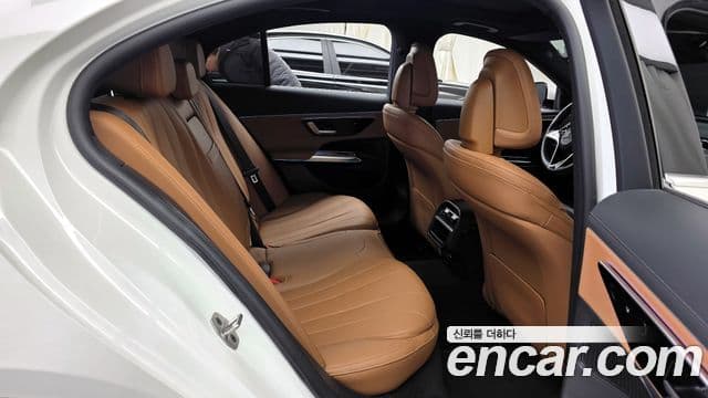 Mercedes-Benz E-класс W214 Avantgarde, 2025 12