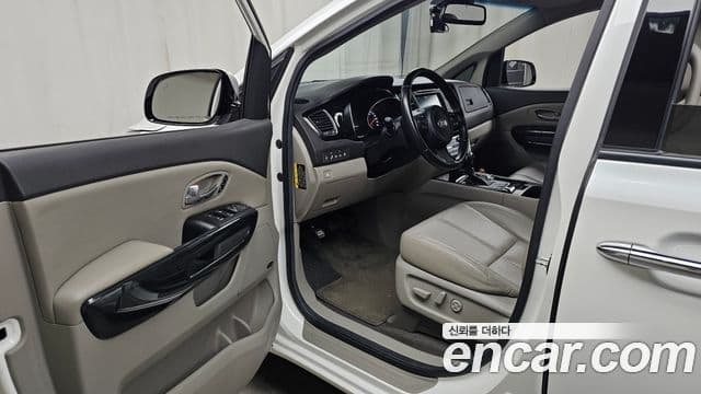 Kia All New Carnival Noblesse, 2015 10