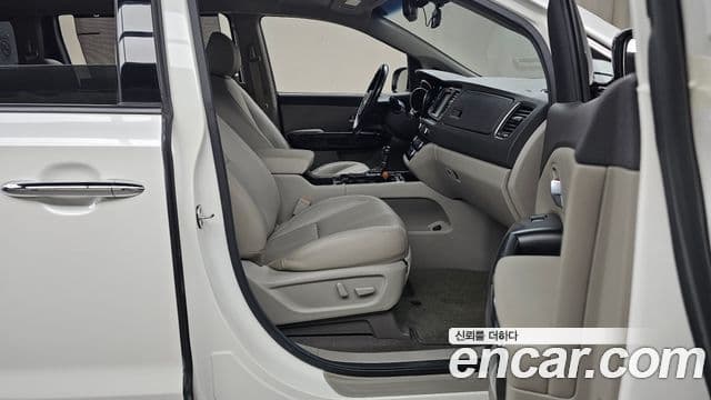 Kia All New Carnival Noblesse, 2015 11