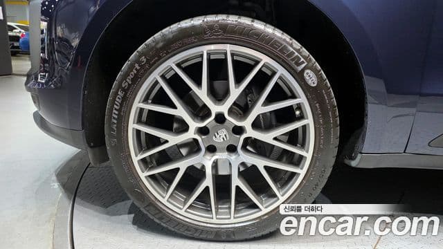 Porsche Macan 95B, 2021 все фото