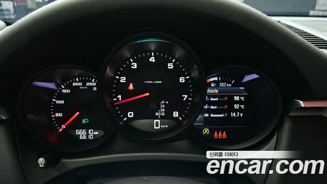 Porsche Macan 95B, 2021 8